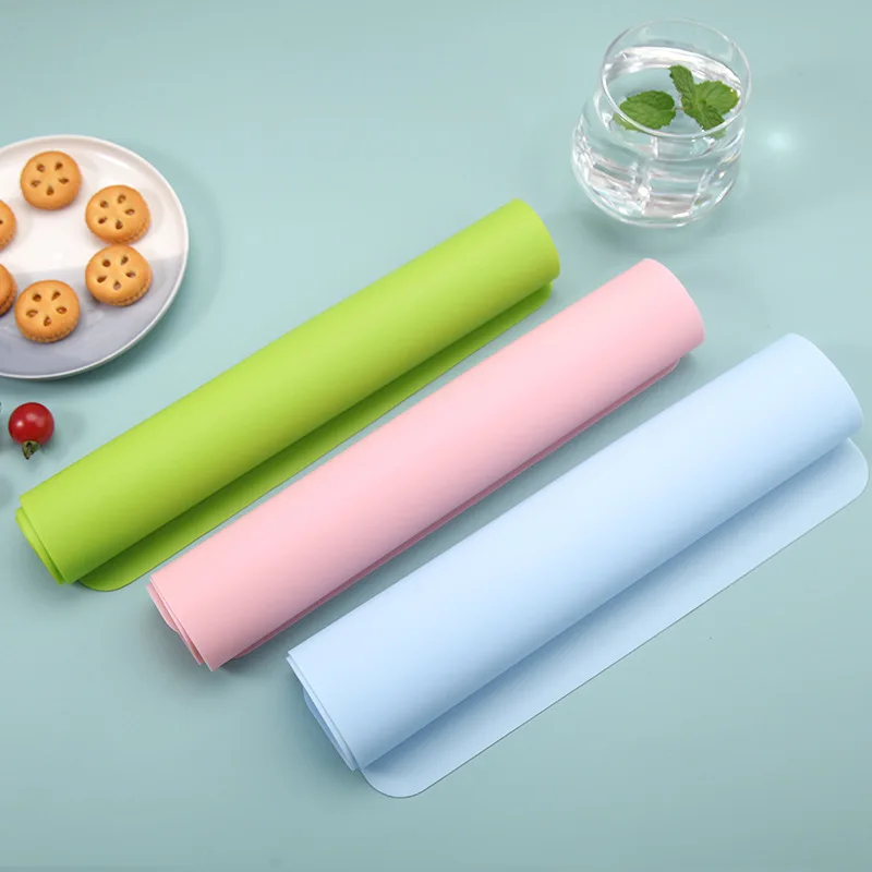 USSE Non Slip Washable Heat Resistant Silicone Placemats, Placemats for Dining Kitchen Table Waterproof Silicone Table Mats
