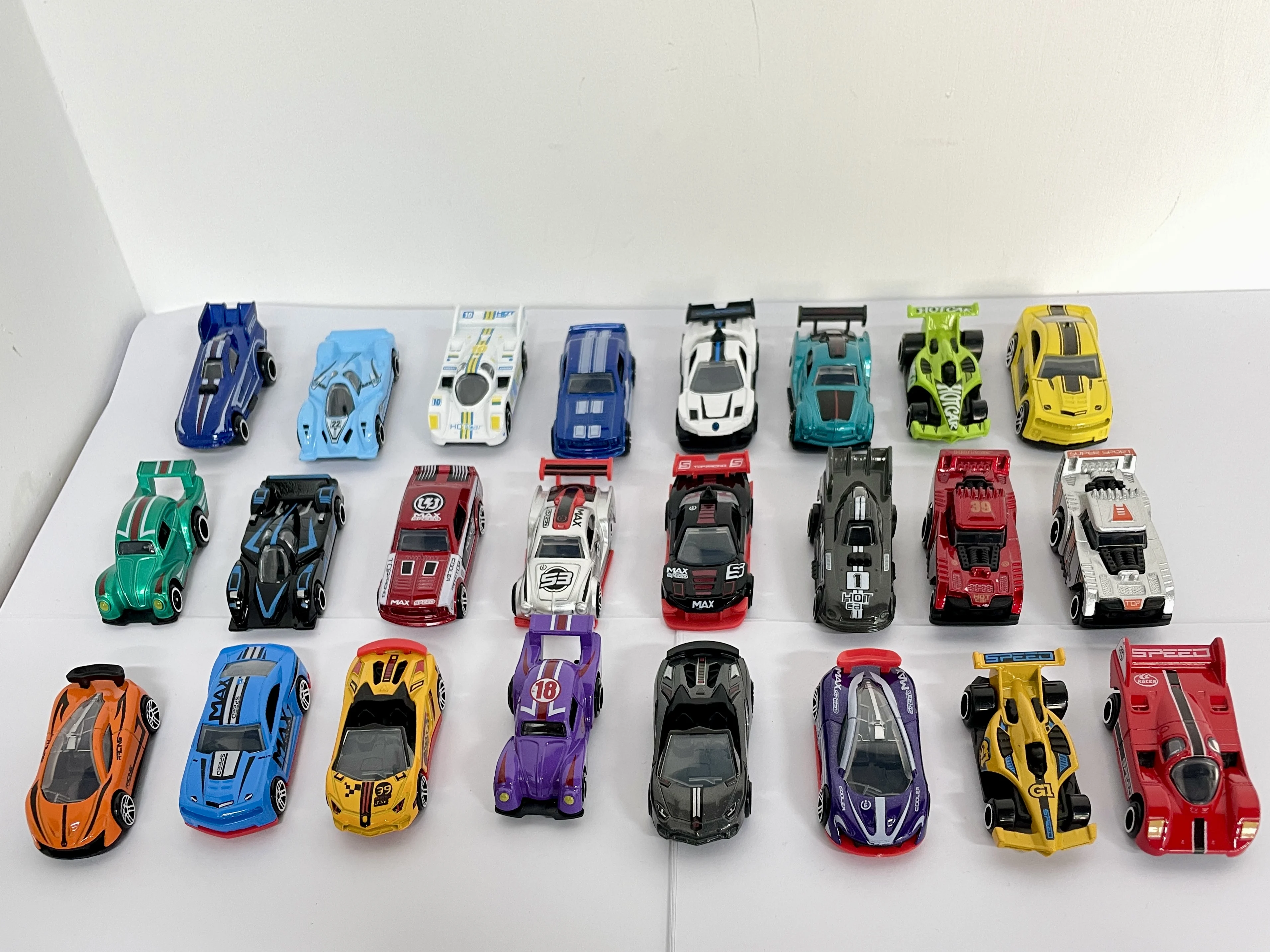 PANDAS 1:64 Mini Diecast Alloy Car Hot Free Wheel Metal Vehicle Building Block Box Alloy Plastic Sliding Model Racing Car Toy