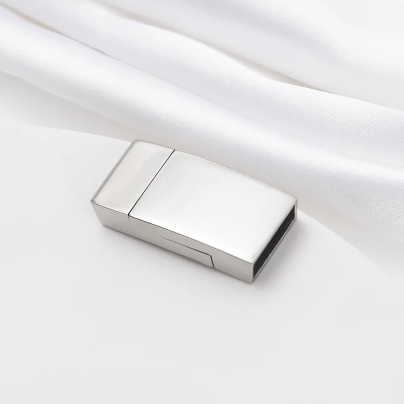 2023 hot fashion design decorative metal buckle factory production of jewelry leather rope connection