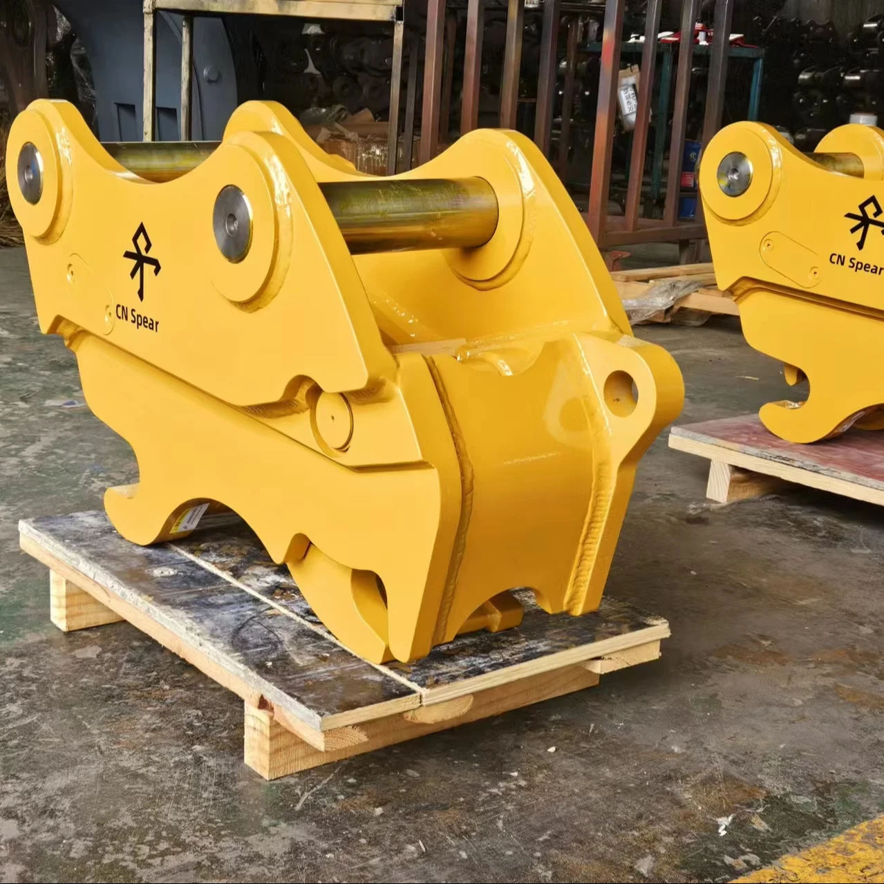 CNSPEAR  Excavator Spare Parts Hydraulic Quick BUCKET Coupler Tilt Rotating Quick Hitch Coupler for Excavator