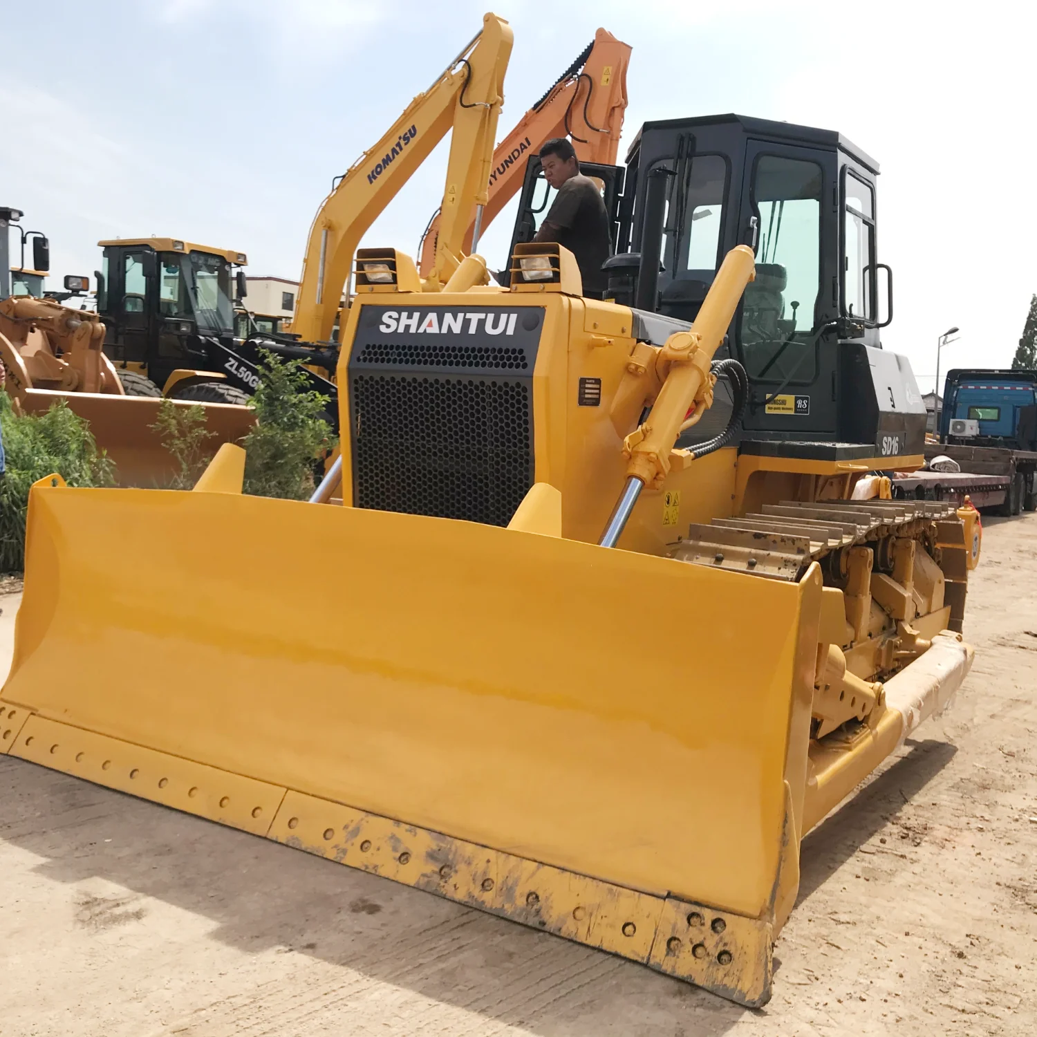 Used Shantui SD13 SD16 Crawler Bulldozer with Ripper 160 Bulldozer
