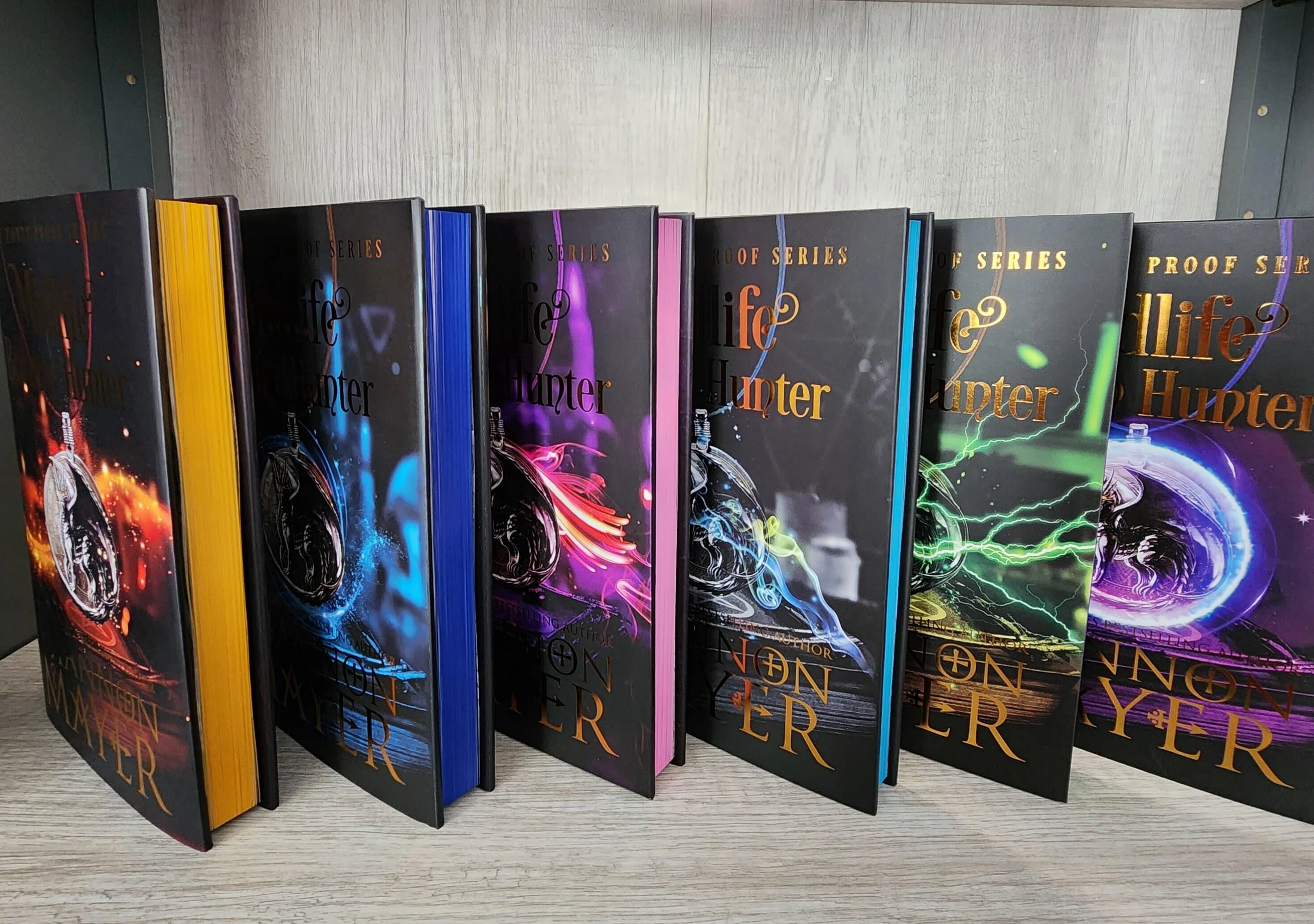 Книга в твердой обложке с чехлом на заказ твердом переплете книга специального выпуска распыляемыми краями