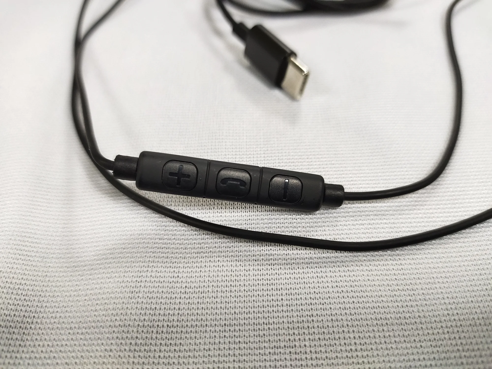 LAT100 High Quality Hybrid Earphone With Mic Hifi Bass Headphone Wired Type-C In Ear Earphones For Phone Mp3