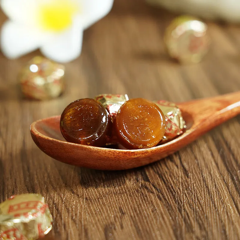 Wanglaoji Original Run Hou Tang Fruity Flavored Cube-Shaped Product in Box Packaging