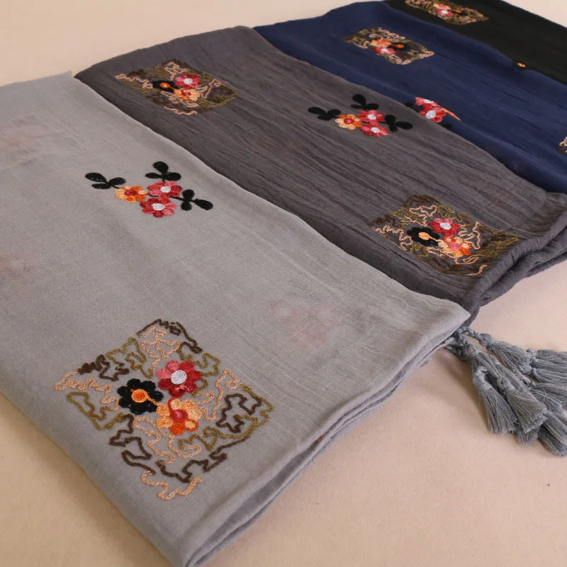 Fashion Bandana Arab Long Large Cotton Scarf Muslim Hijabs Scarf Floral Embroidery Shawl With Tassel