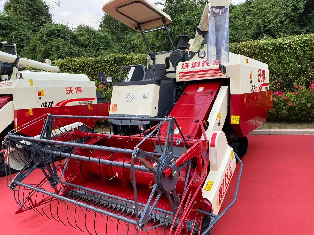 Agriultural 90% new World 4.0e 88HP rice and wheat combine