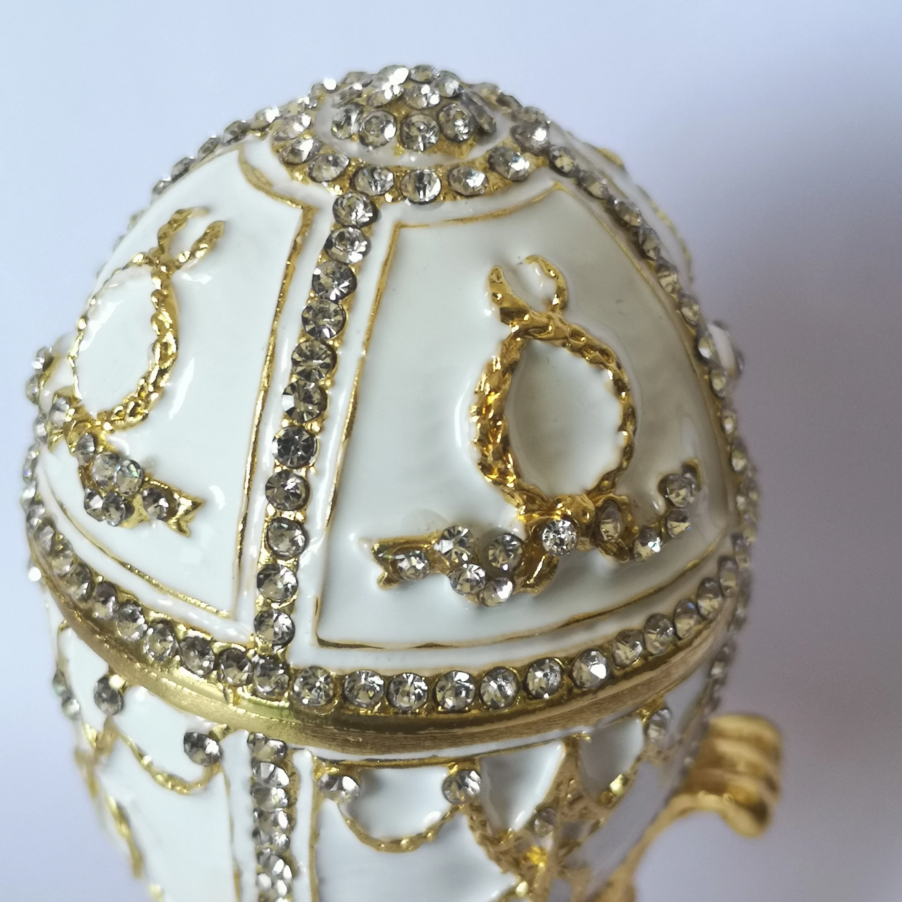 Hot selling 2021 white enamel handmade easter egg metal jewelry box for easter gifts