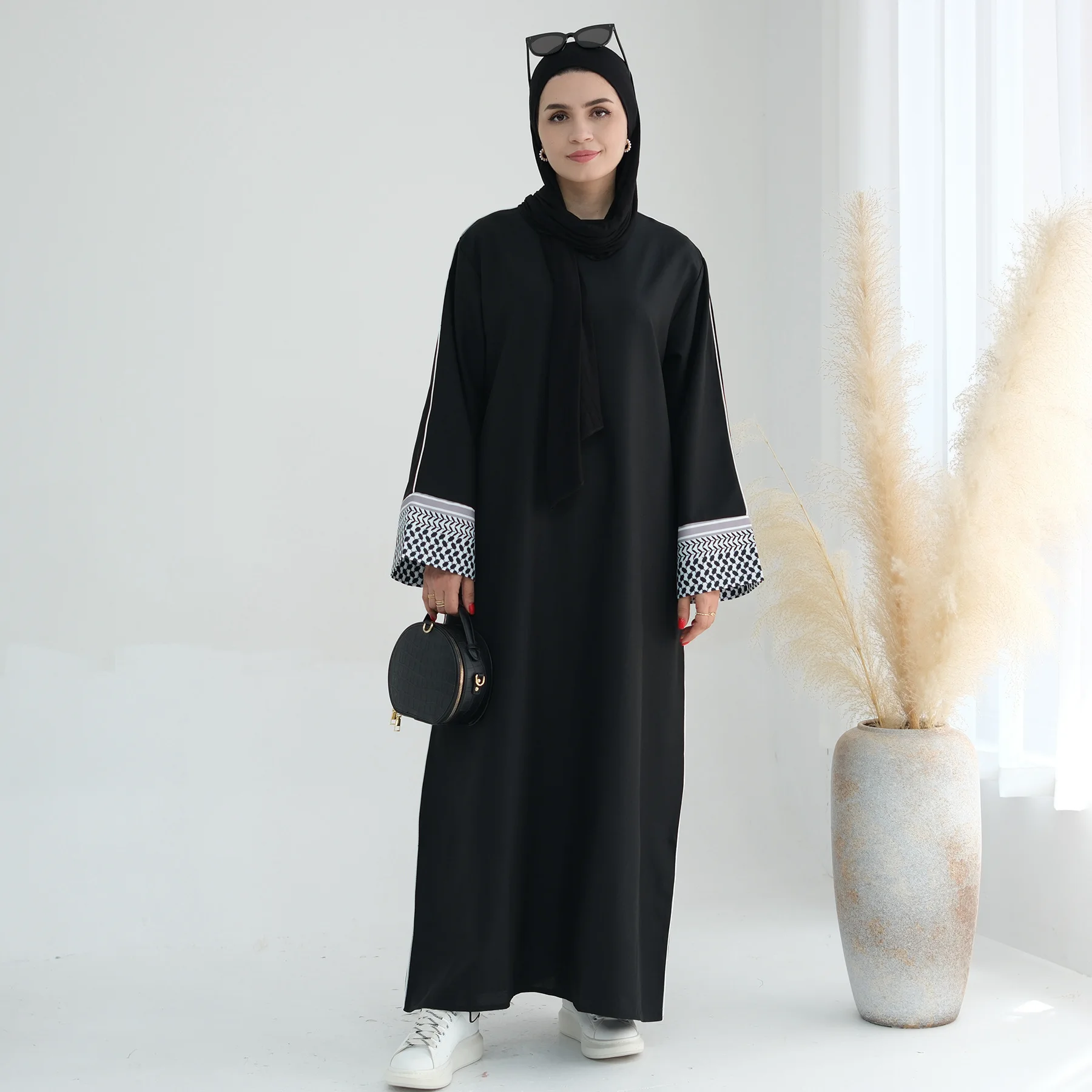 Yibaoli Manufacturer Well Made Black and Taro Abaya Dress with Piping Islamic Eid Dubai 2024