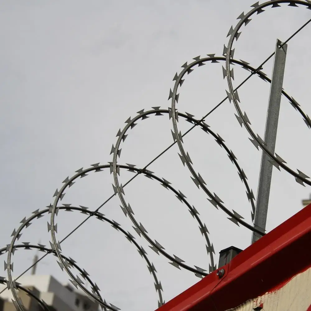 Mobile razor wire security barriers,fence top spikes