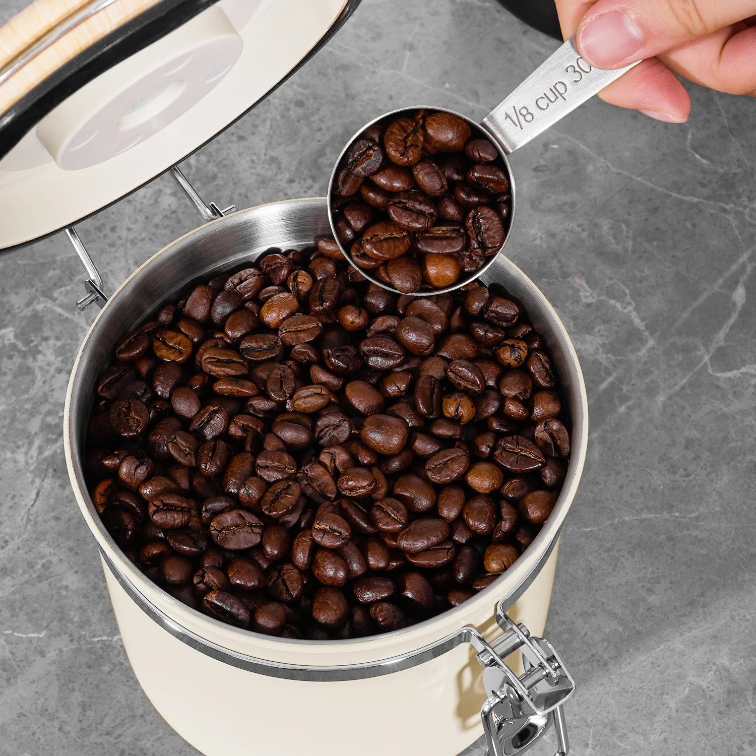Coffee Bean Sealed Storage Tank Vacuum Metal Round Airtight Canister Coffee Container With Spoon