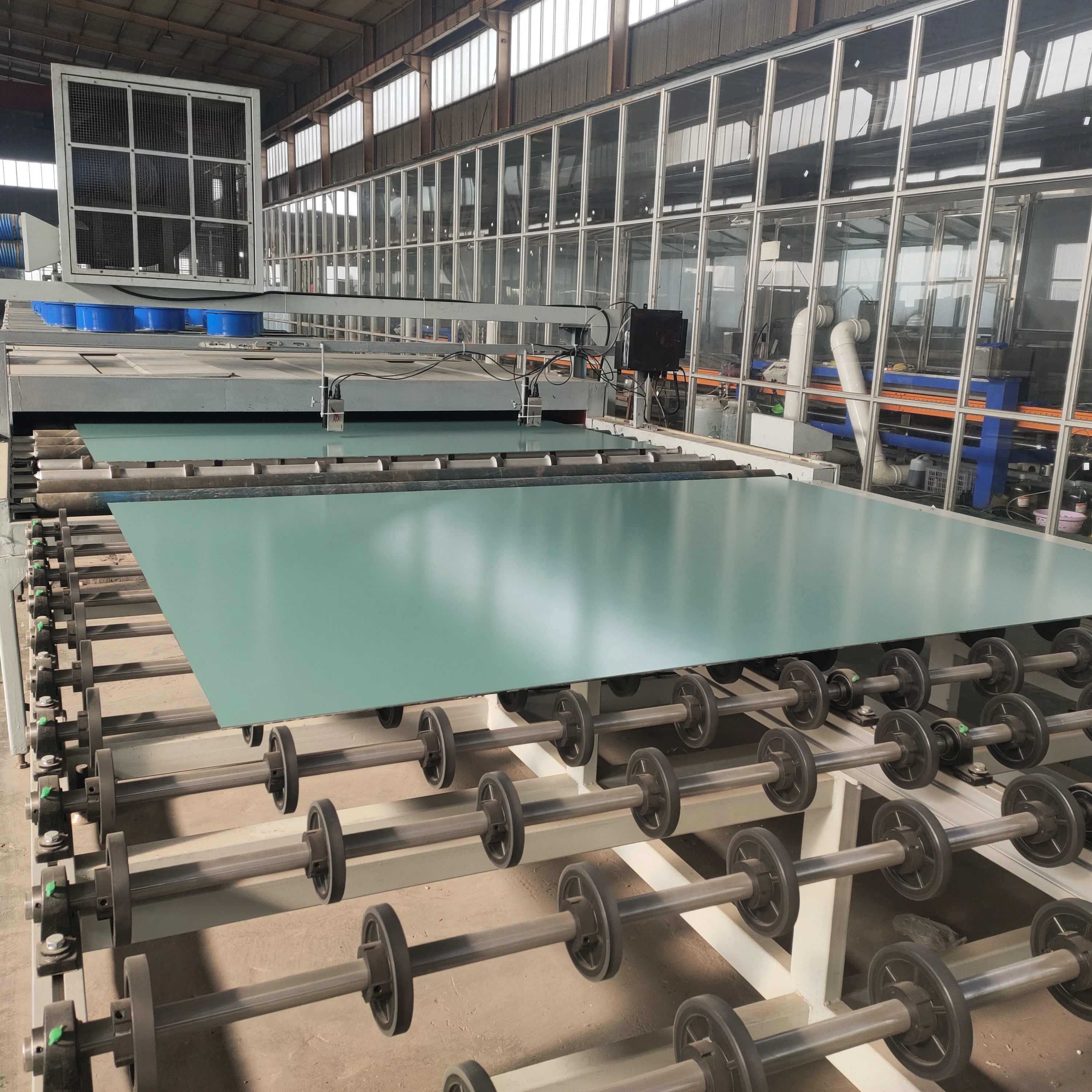 Jinghu China Fctory Clear Colored Aluminum Silver Copper Free Glass Mirror Sheet Building Material Glass Mirror