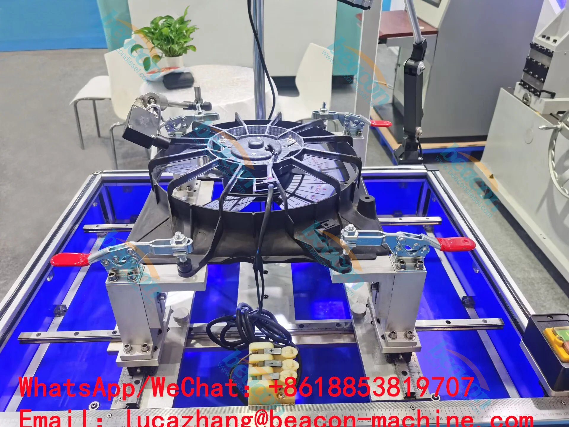 high performance Flap wheel cutting machine for flap wheel making can cut both U and L type groove cloth