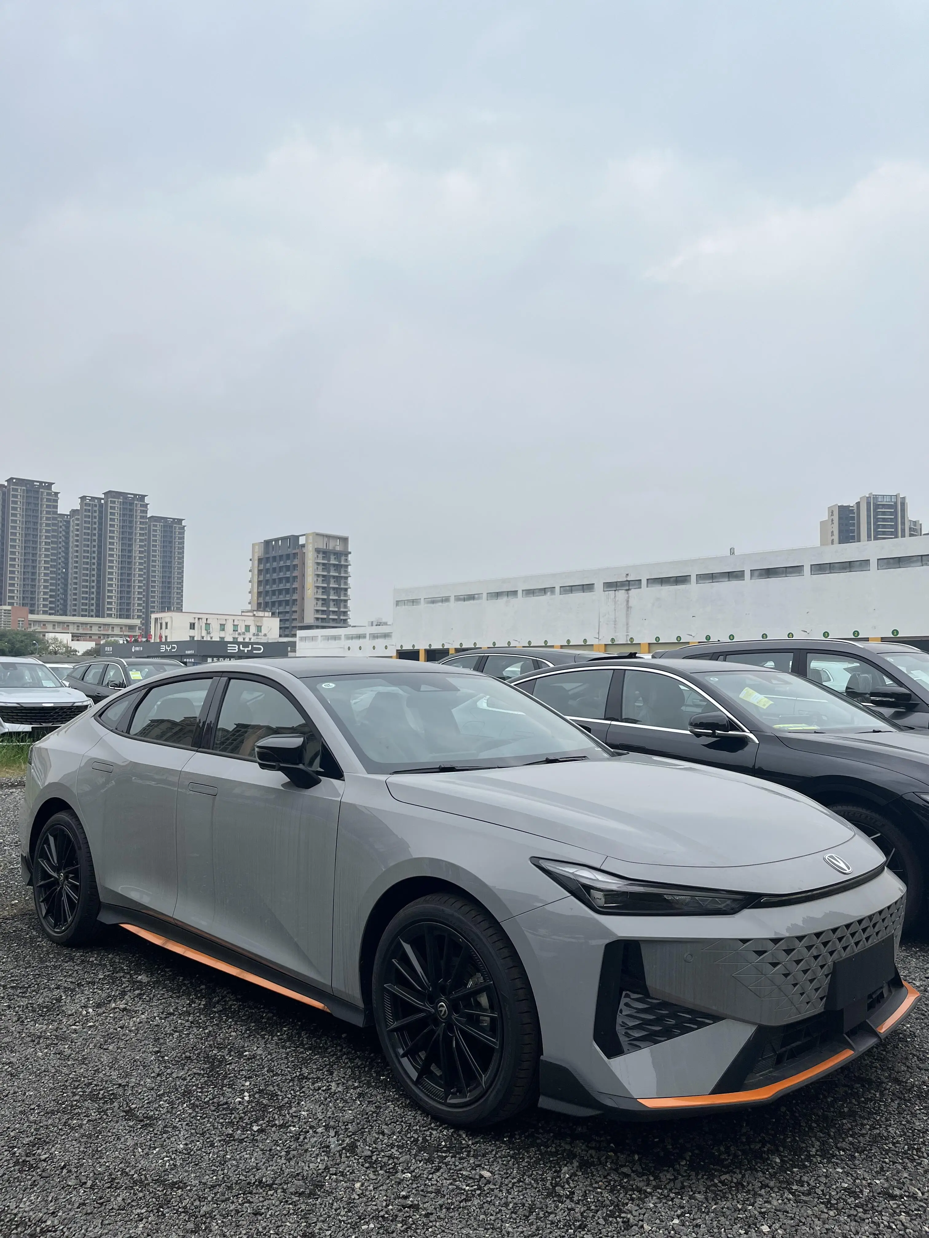 Changan UNI-V высококачественный 5-дверный 5-местный хэтчбек Подержанный автомобиль компактный передний привод автомобилей Китай shangan univ uni v
