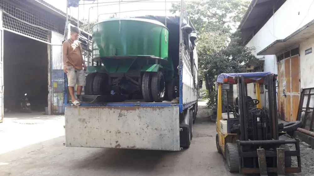 Vietnam concrete mixer high quality cheap machine for all works drum 1cubic meter 2cubic meter 6 tire diesel engine