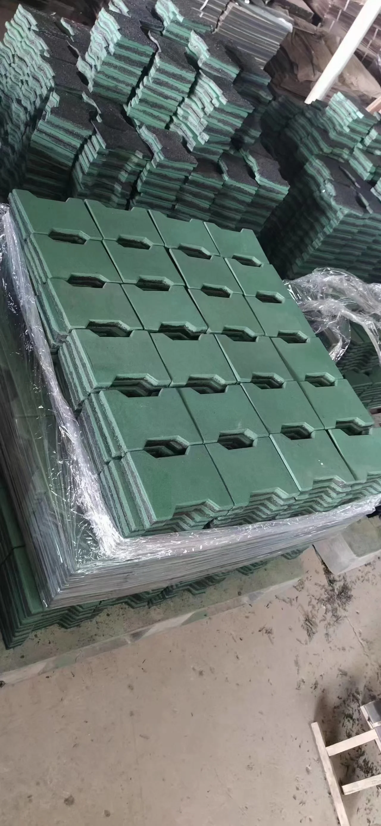 Outdoor colorful recycled horse stable rubber bricks with competitive price