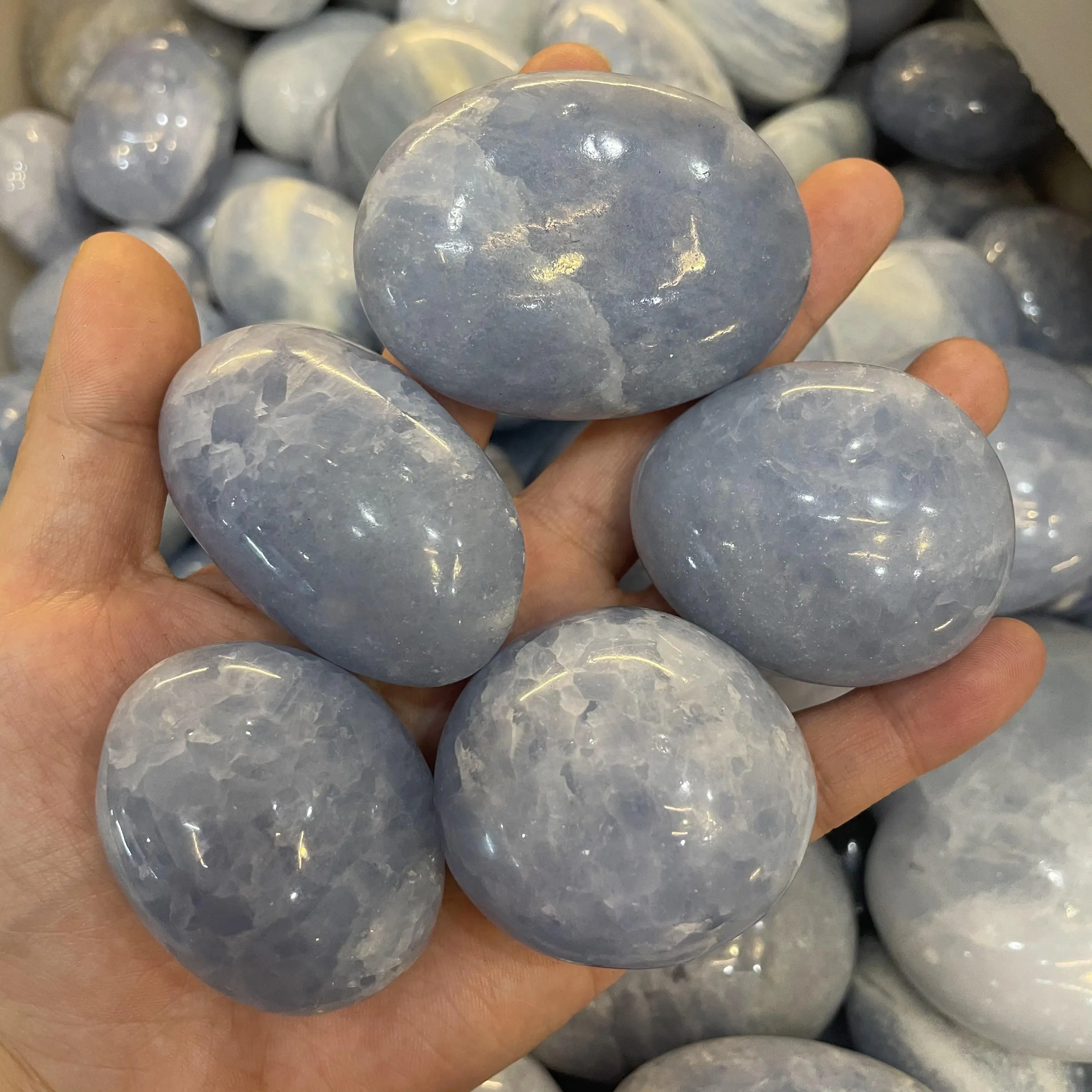 Natural high quality blue calcite palm stones dark blue crystals healing quartz palm stones chakra palm stone for decoration