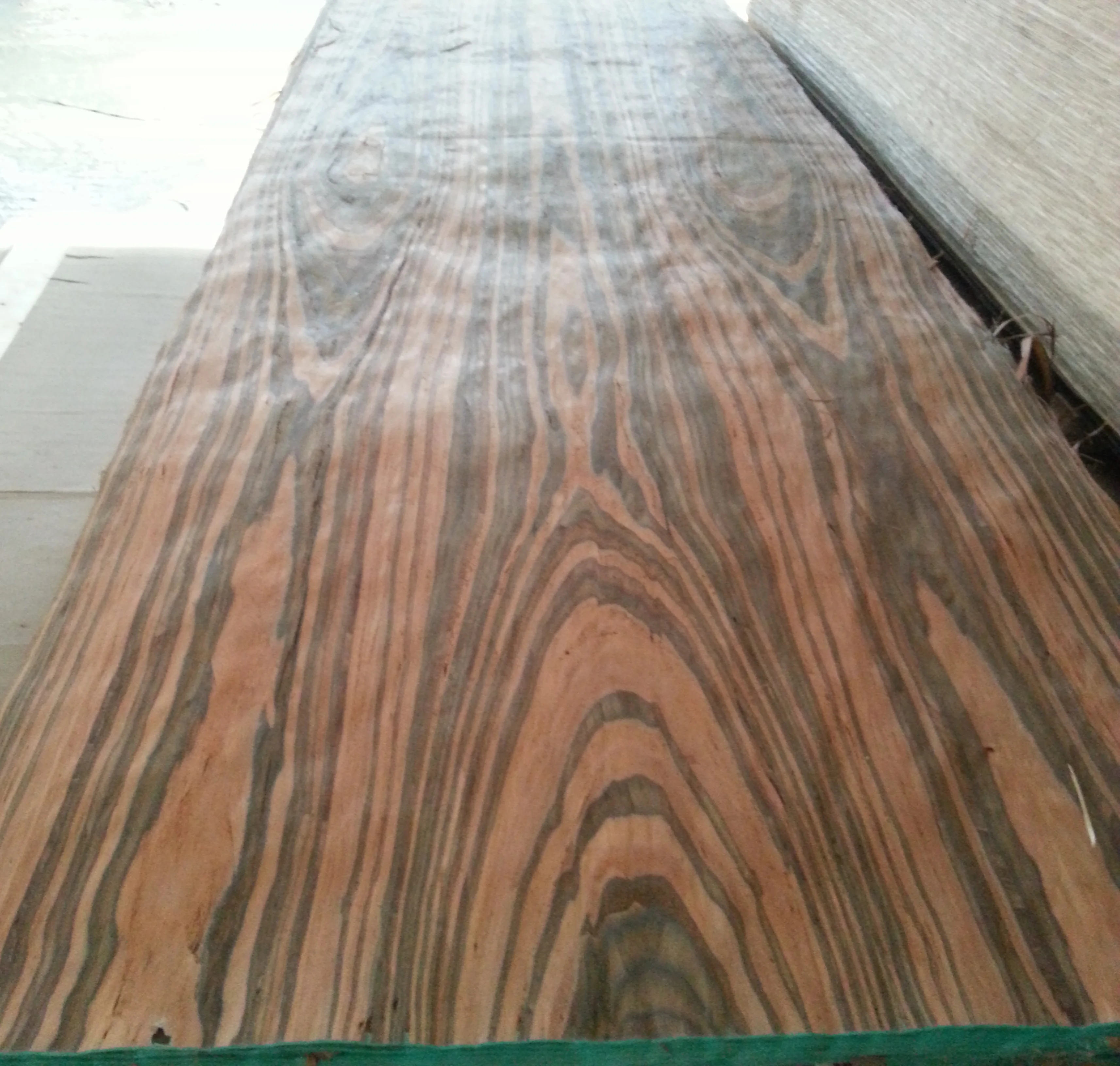Recon crown cut teak veneer for plywood and mdf face