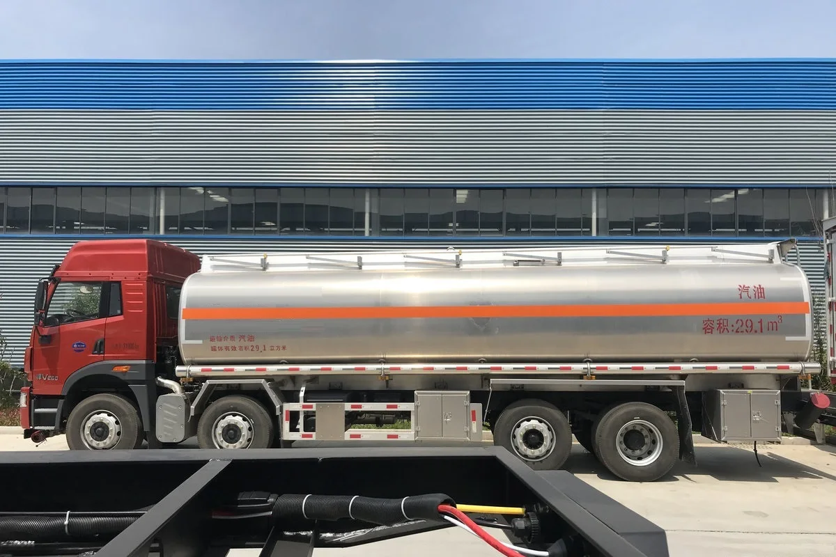 Heavy duty Aluminum fuel tanks trucks anti theft oil 5000 liter Chinese flammable petrol tanker truck for special transportation