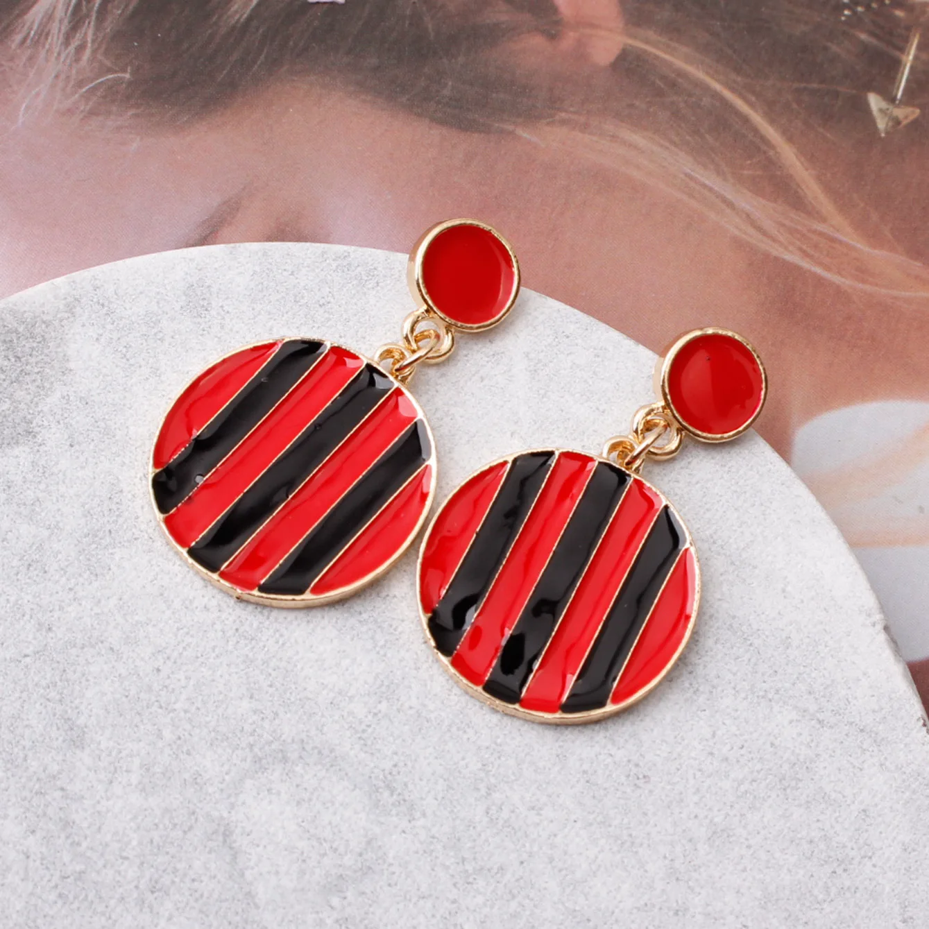 Factory Circular Geometry Ladies Fashion Jewelry Black and White Striped Earrings