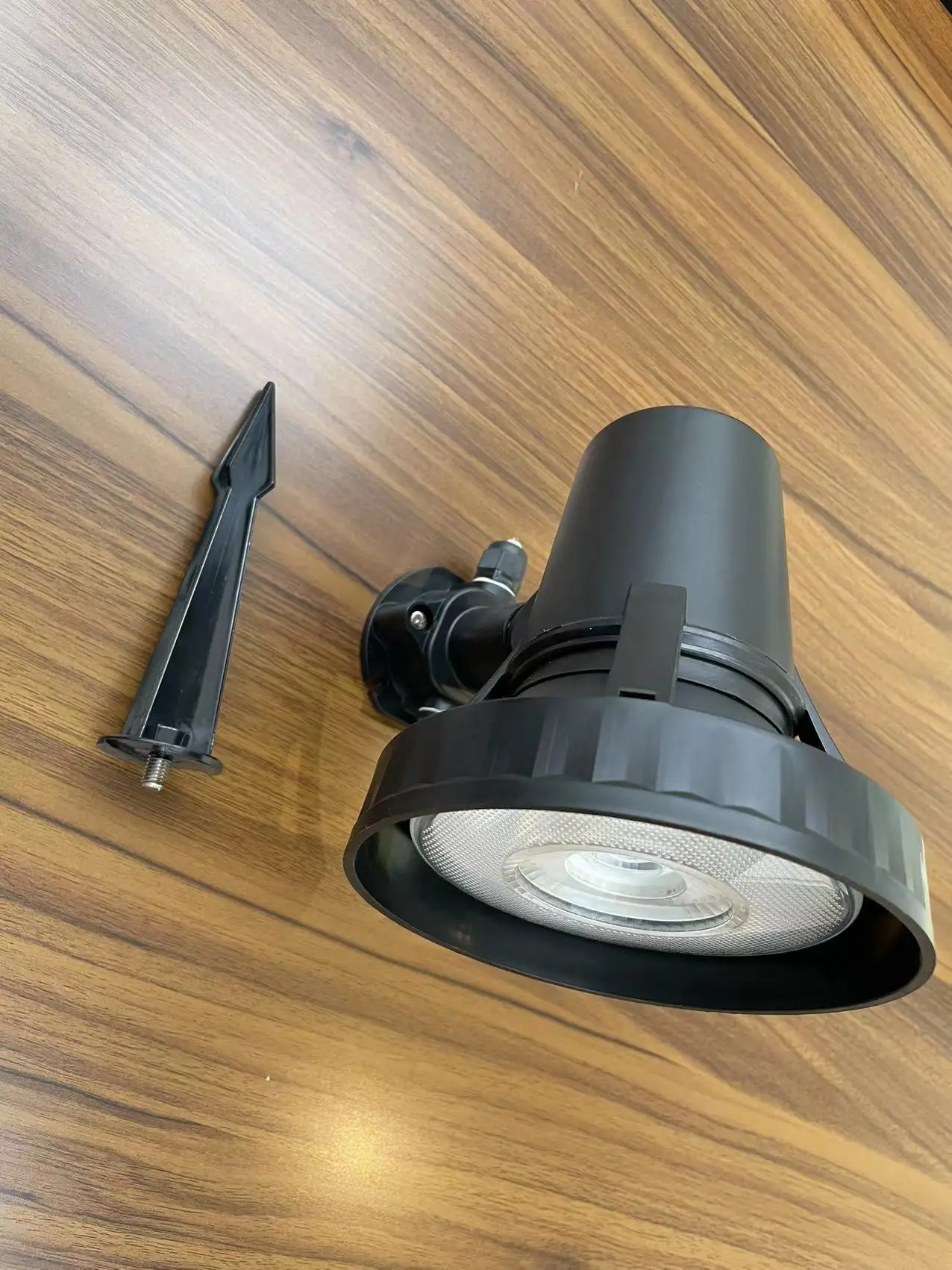 OEM  IP65 outdoor 7W/10W/15W  PAR38 spotlight garden Led bulb 38/120D