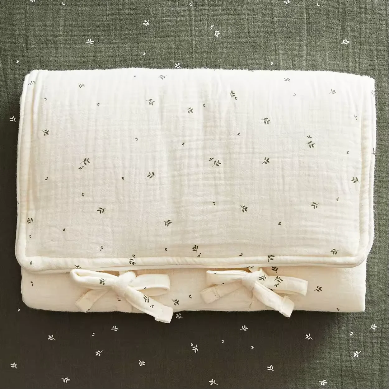Competitive Price Cotton Muslin Waterproof Baby Portable Changing Mat Diaper Bag Diaper Changing Pad for Newborn Travel