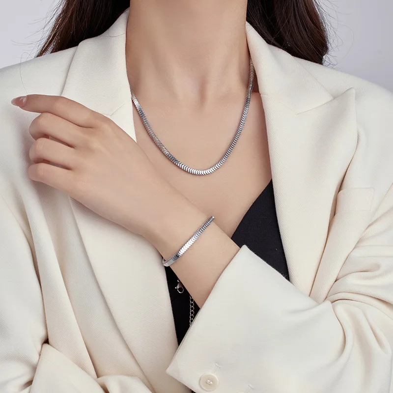 2024 Hot Selling Titanium Steel Necklace Bracelet Hiphop Punk Style Highend Clavicle Chain Design For Men And Women Necklace