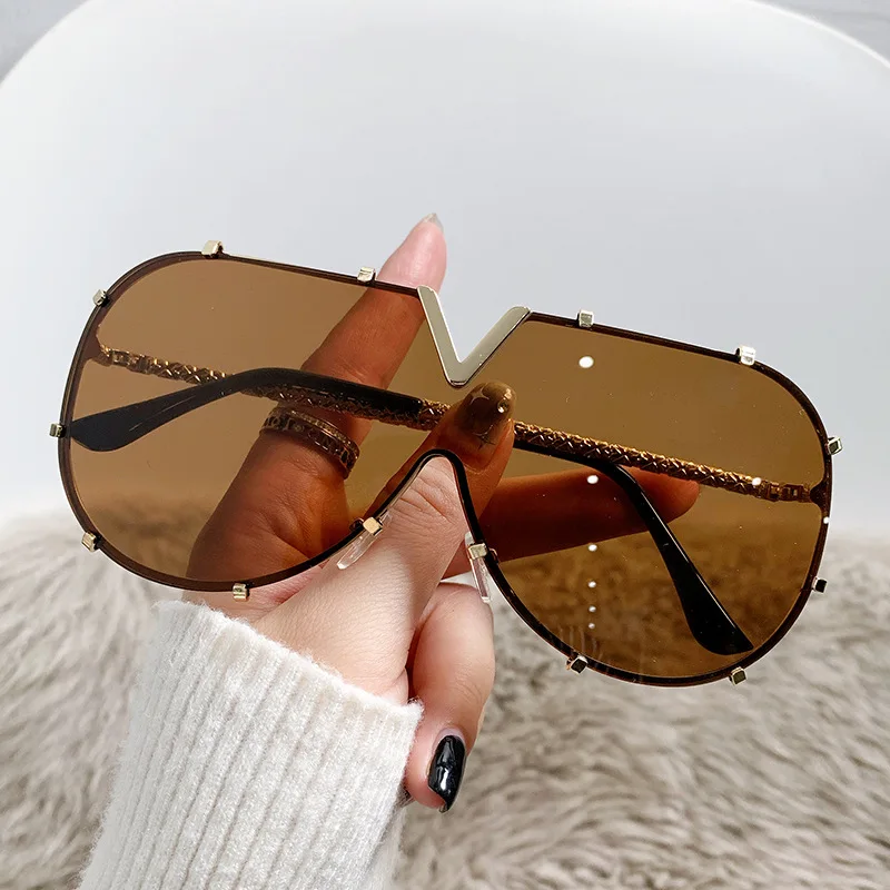 Fashion Luxury Designer Visor Metal Trendy Fashion Uv400 Protection Women Metal Oversized One Piece Sunglasses Women