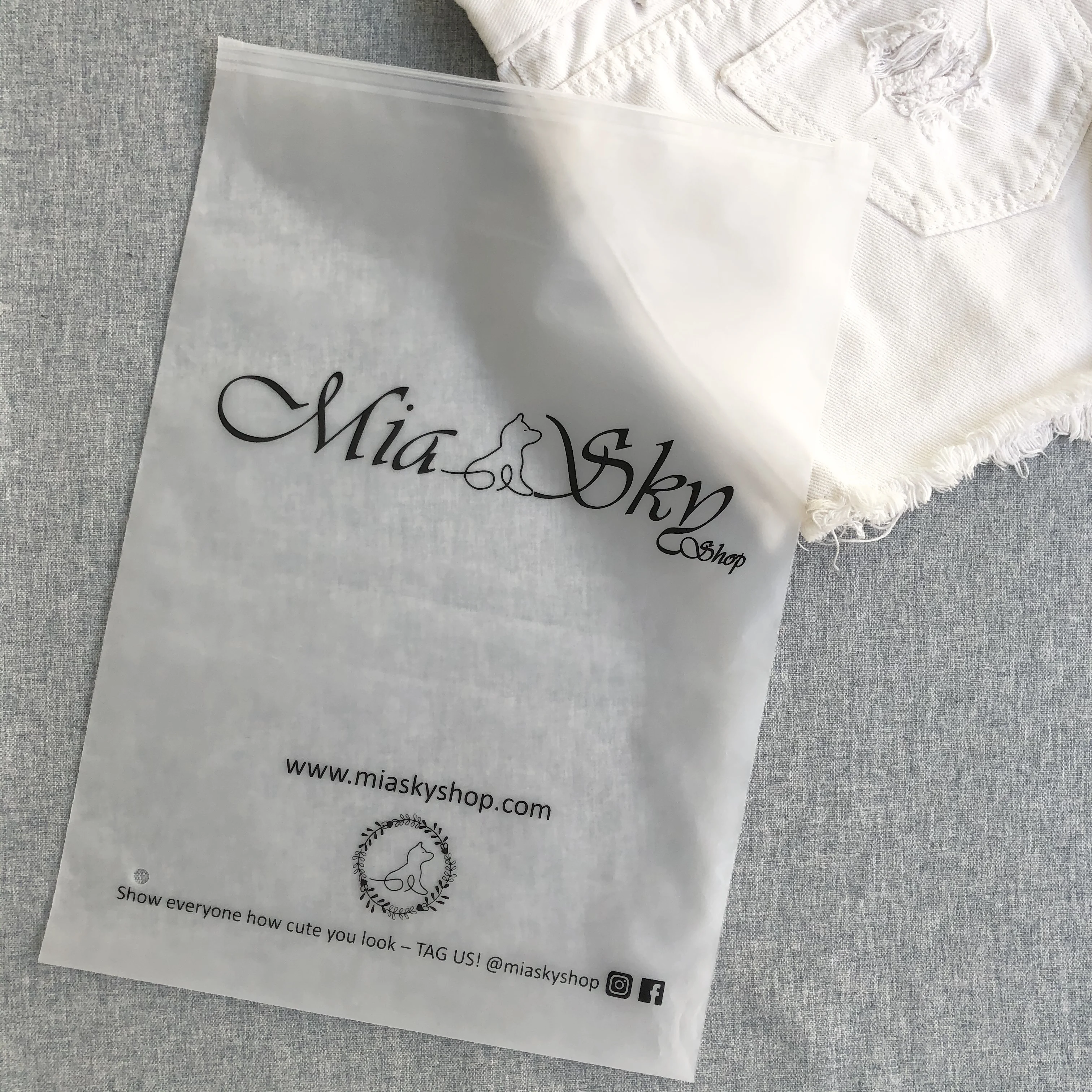 Custom Printed Plastic Underwear T-shirt Packaging Ziplock Bag,Frosted Poly Zipper Bag with Logo,Clothing Zip Lock Ziplock Bag