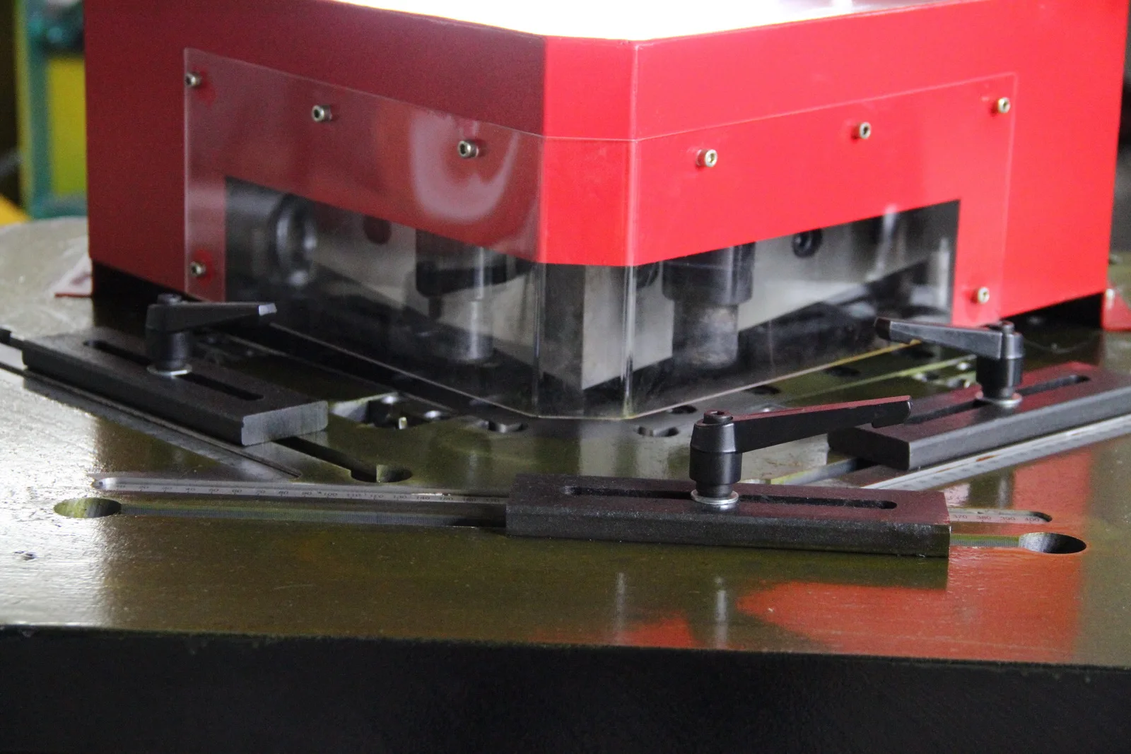  Best operating and Super quality easy to operate light angle cutter China hydraulic shearing