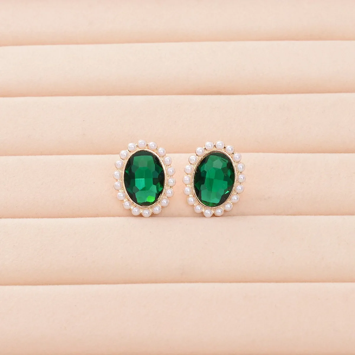 2024 Fashion Jewelry Set Vintage Style Emerald Diamond Pearl Beads Double Layer Collar Chain Earring Set