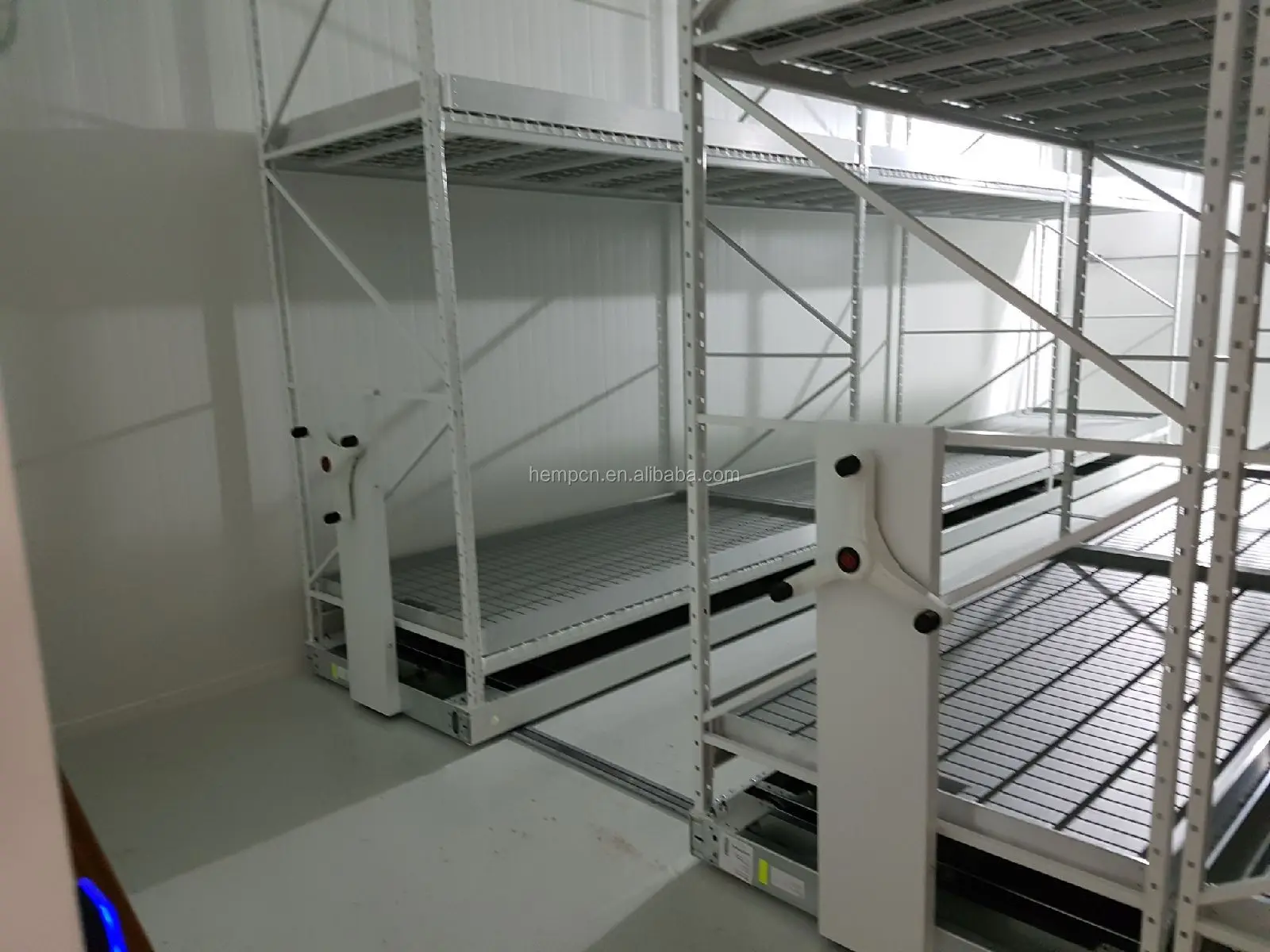 Mobile Hydroponic Rolling Benches Vertical Grow Racks for Sale