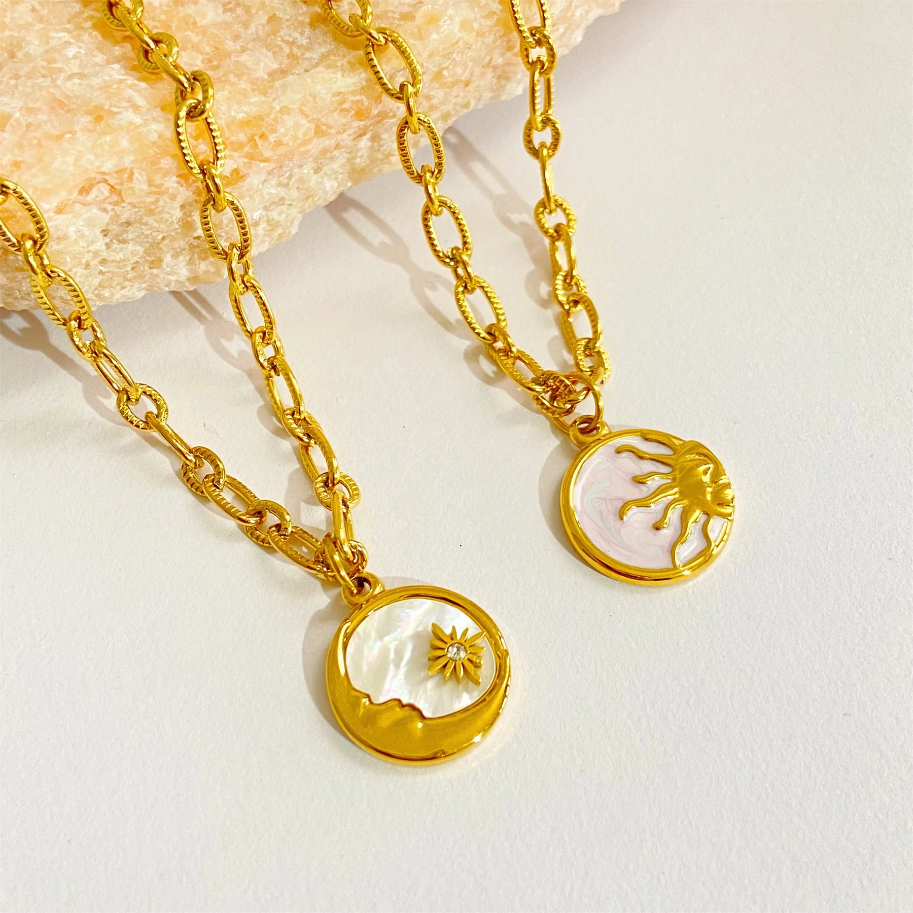Dina Wholesale Fine Jewelry Women Vintage Natural Shell Sun Star Pendant Necklace 18K Gold Plated Stainless Steel Jewelry