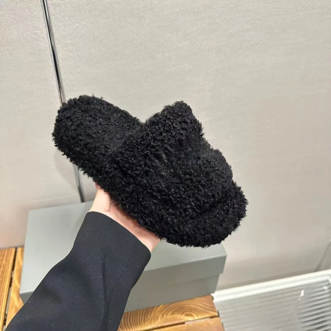 Fashion fur slippers Famous designer design luxury comfortable warm fashion fur slippers suitable for winter