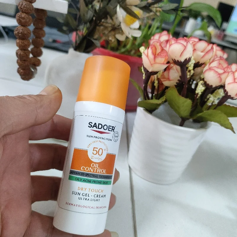 Wholesale outdoor isolation UV moisturizing sunscreen oil control refreshing not stuffy sunscreen