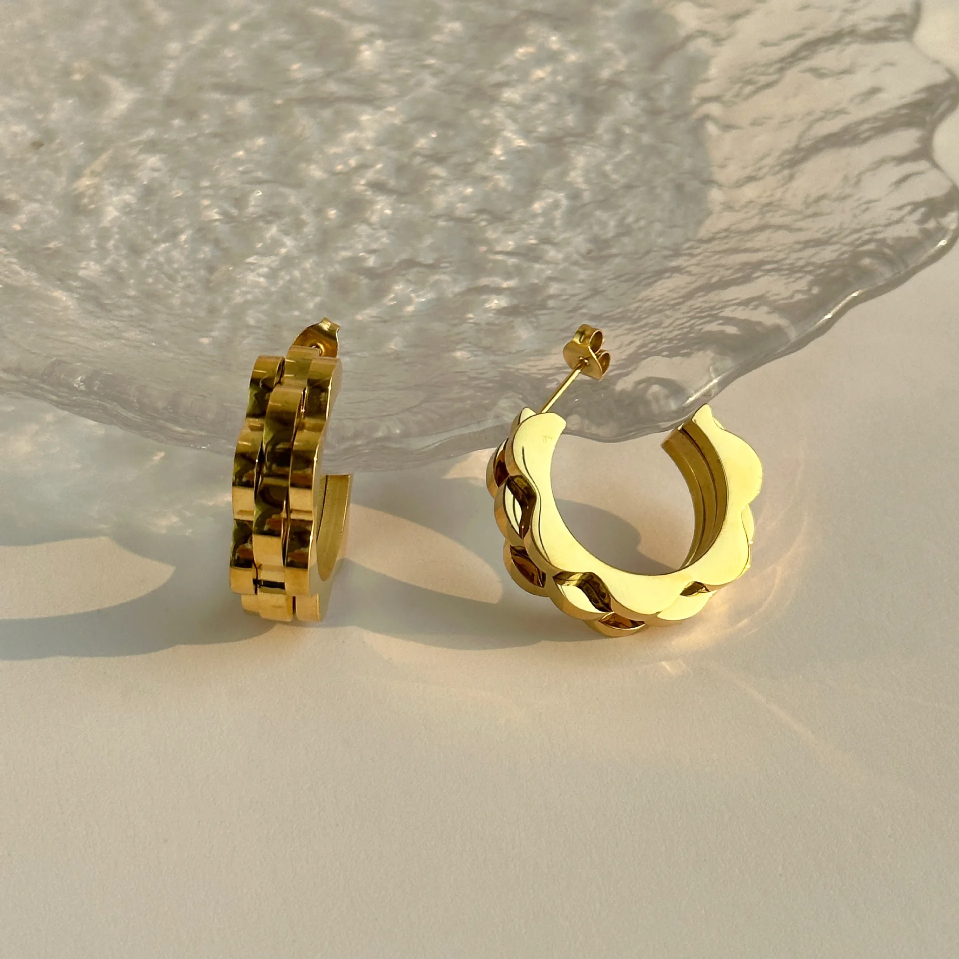 New 18k Gold Plated Unique Hypoallergenic Stainless Steel Polished Vintage Minimalist Gear Design Strap Earrings