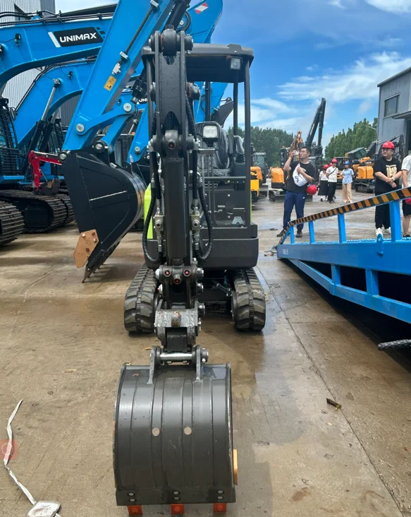 ODM/OEM  construction /farm/home use mini crawler excavator with close cabin EPA/CE certificate