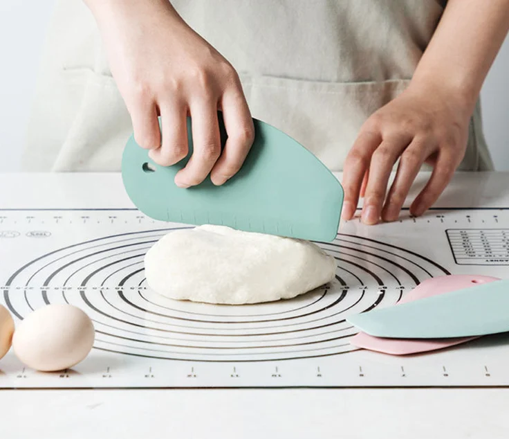 Food grade Silicone Food Dough Scraper Flexible Curved Edge Bench Scraper for Baking, Sourdough Bread Proofing Basket