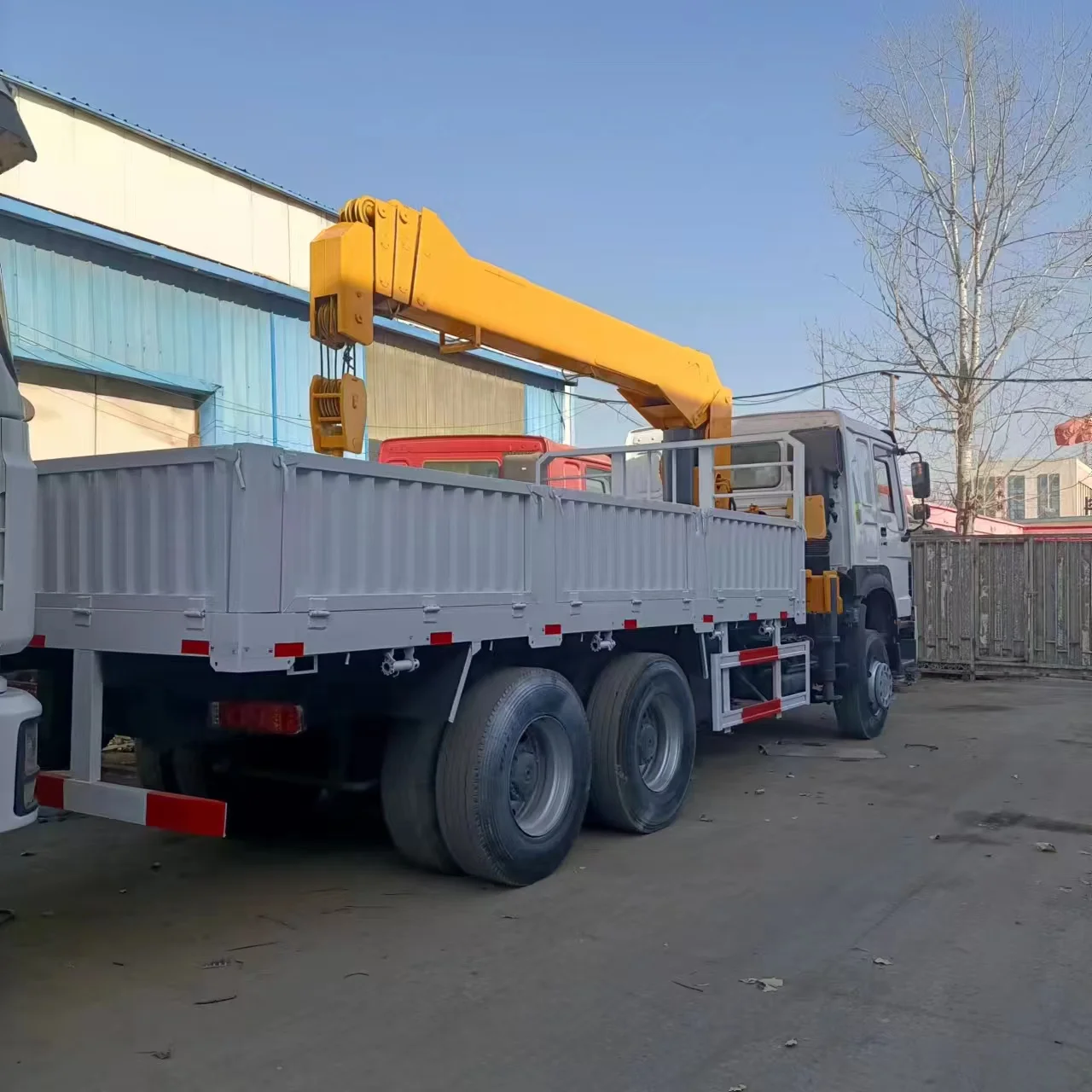 Telescopic boom crane China National Heavy Duty Truck dump truck second-hand straight arm truck mounted crane 15-20 tons