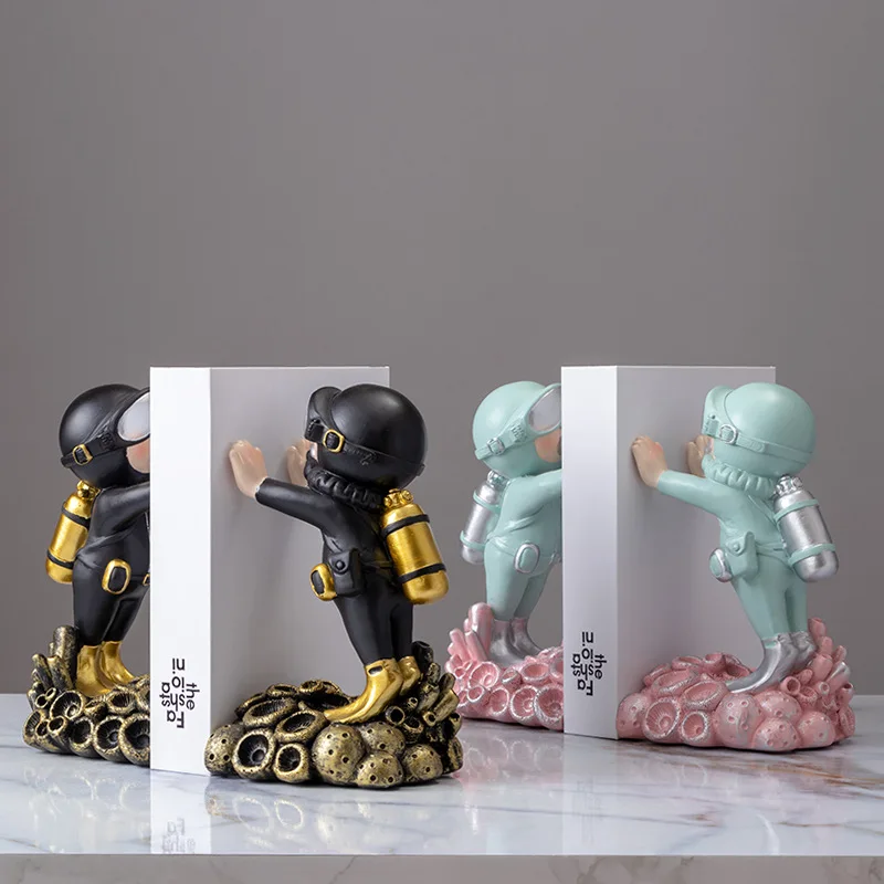 Simple creative home decoration astronaut character bookend bookcase office decoration ornaments
