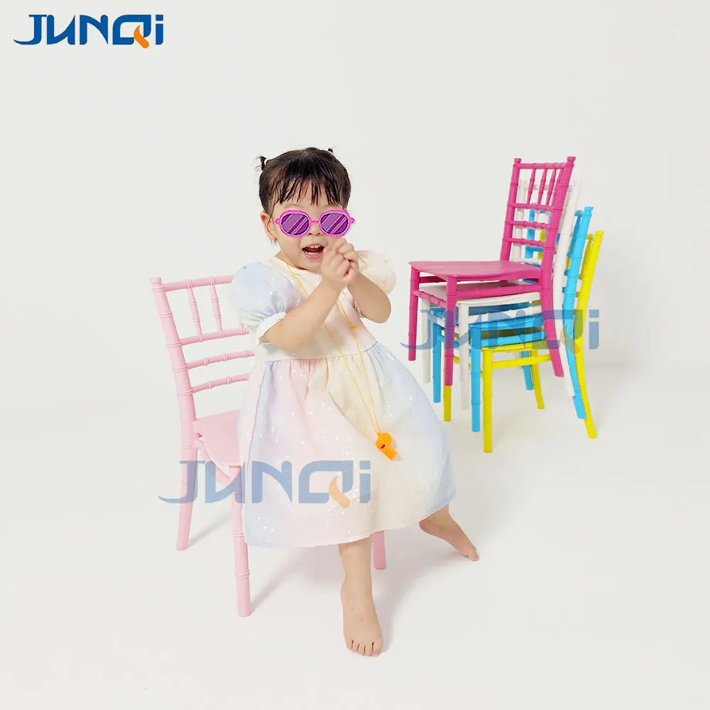 Красочные пластиковые стулья chiavari для детского сада