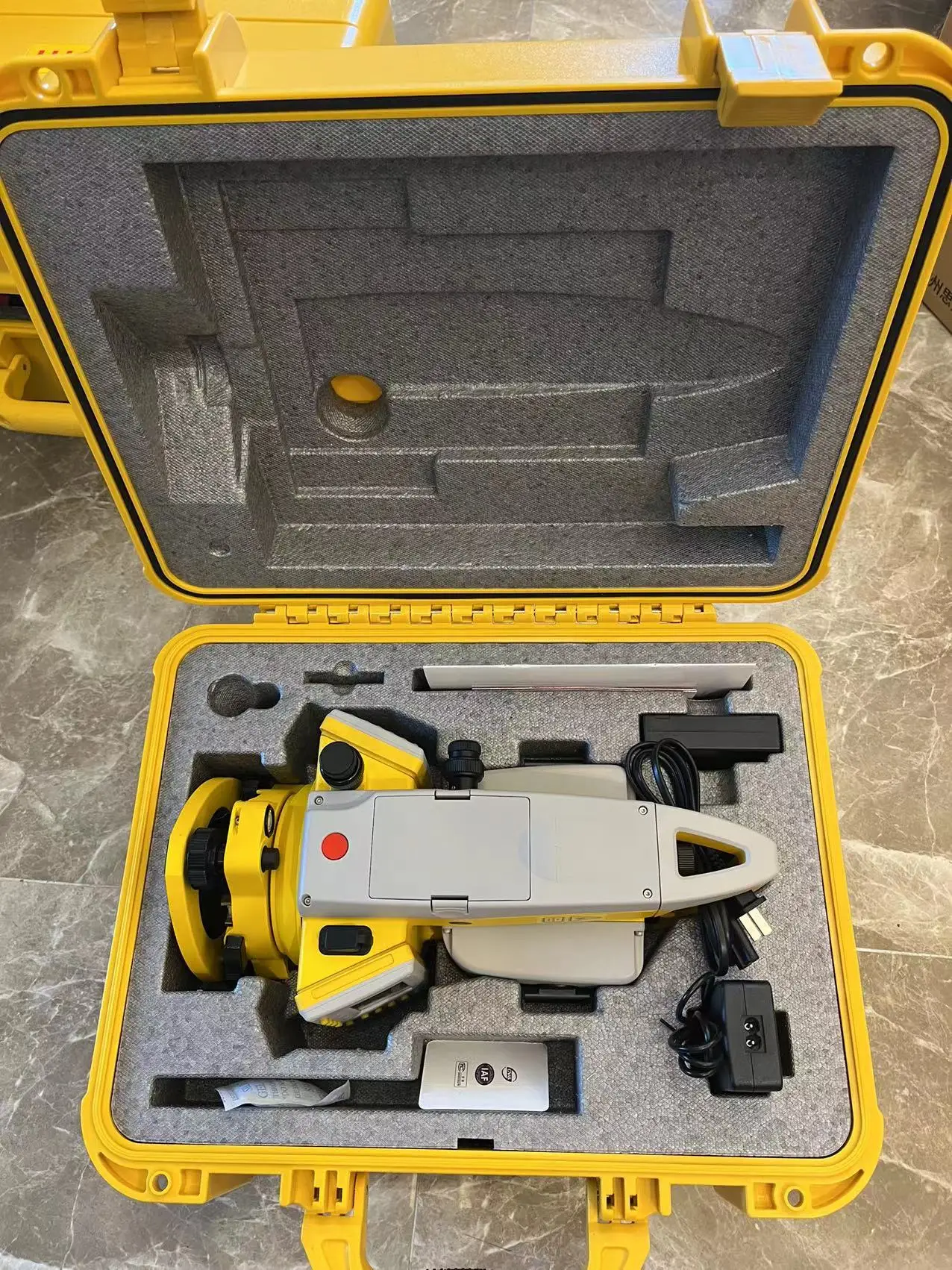 South NTS-332R10 total station for land surveying non-prism 1000m and accuracy 2'