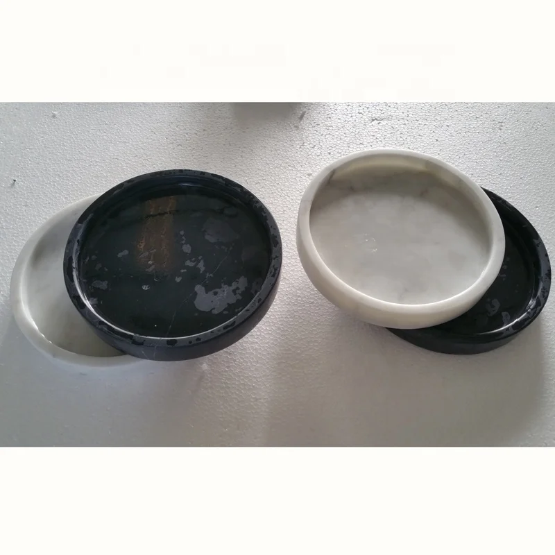 Nero marquina marble round tray and Carrara white marble round tray