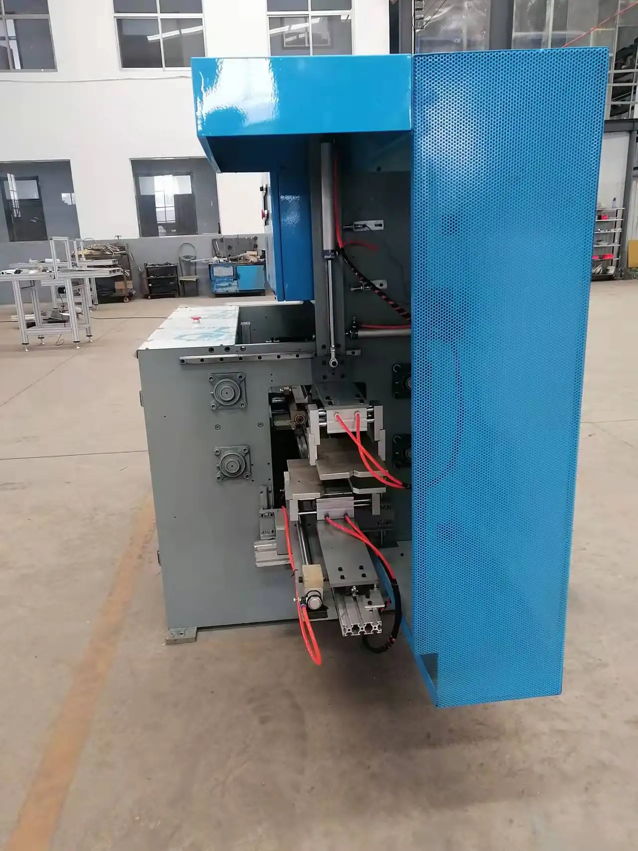 book back rounding and spine lifting machine of the bookblock