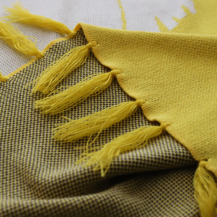 Custom yellow cartoon pure cotton lion pattern children monthly milestone soft knitted blanket for winter