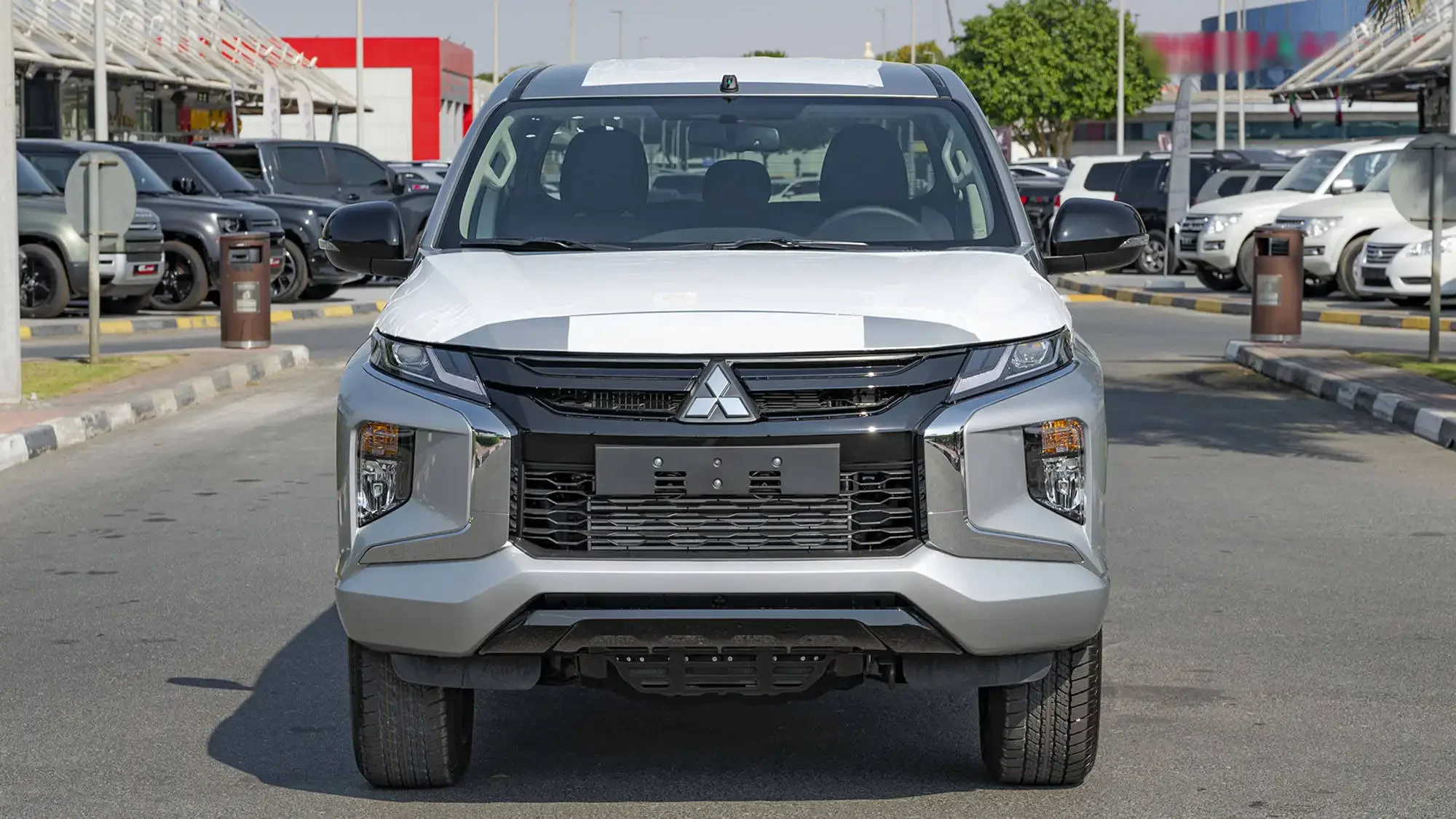 Стандартный Подержанный MITSUBISHI L200 SPORTERO DC 4x4 доступен для доставки