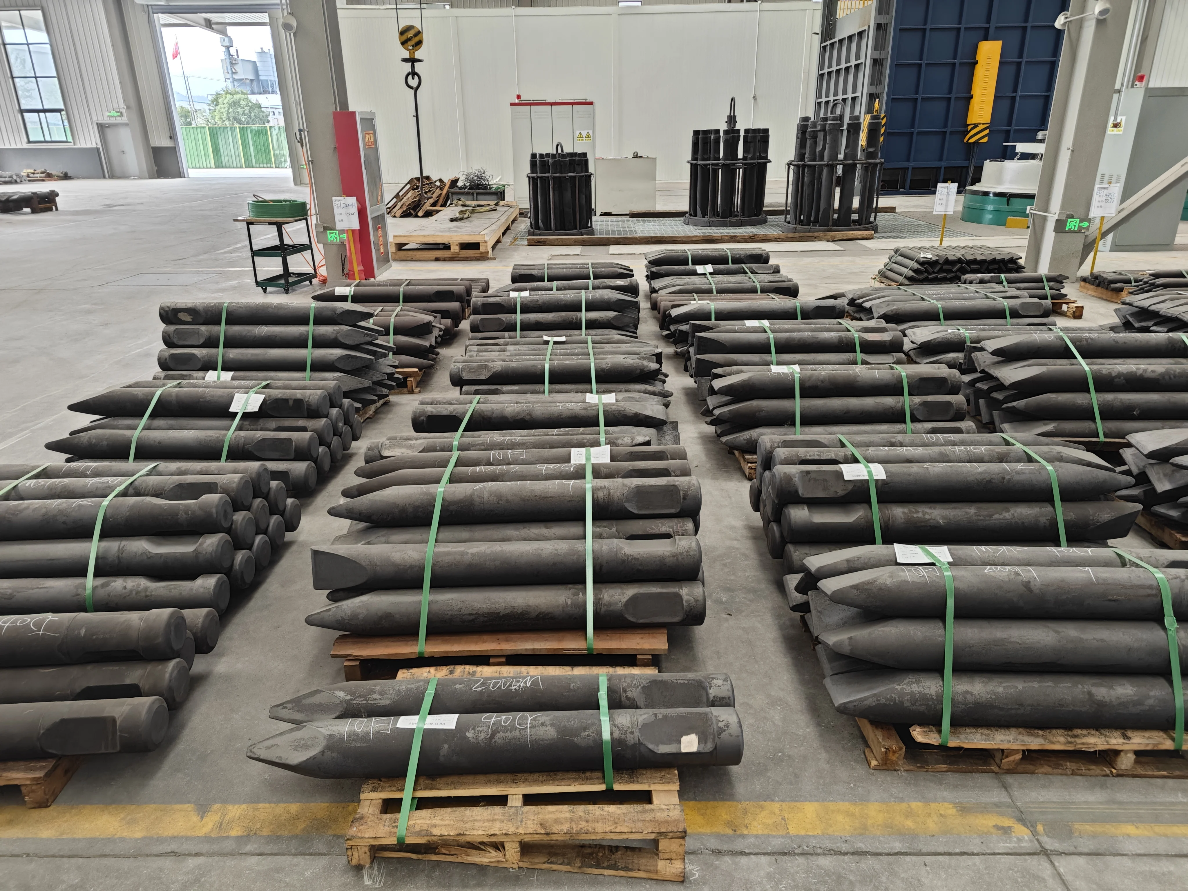 Eddie New Hydraulic Breaker Chisels Core Components Breaker Hammer for Construction and Mining Industries