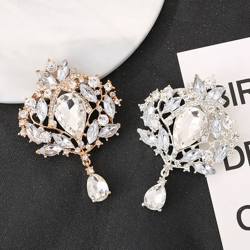 Korean Style Fashionable Classical Patterned Portrait Brooch Small Fragrant Wind Butterfly Cat Letter Brooch Accessory