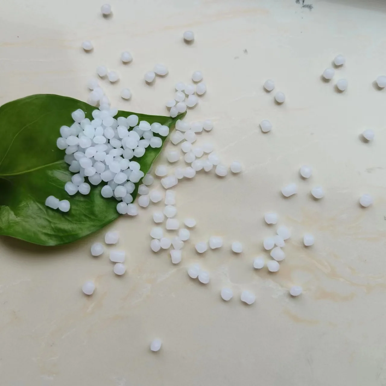 Cheap price round recycled plastic white pp granules raw plastic material polypropylene resin particles with injection