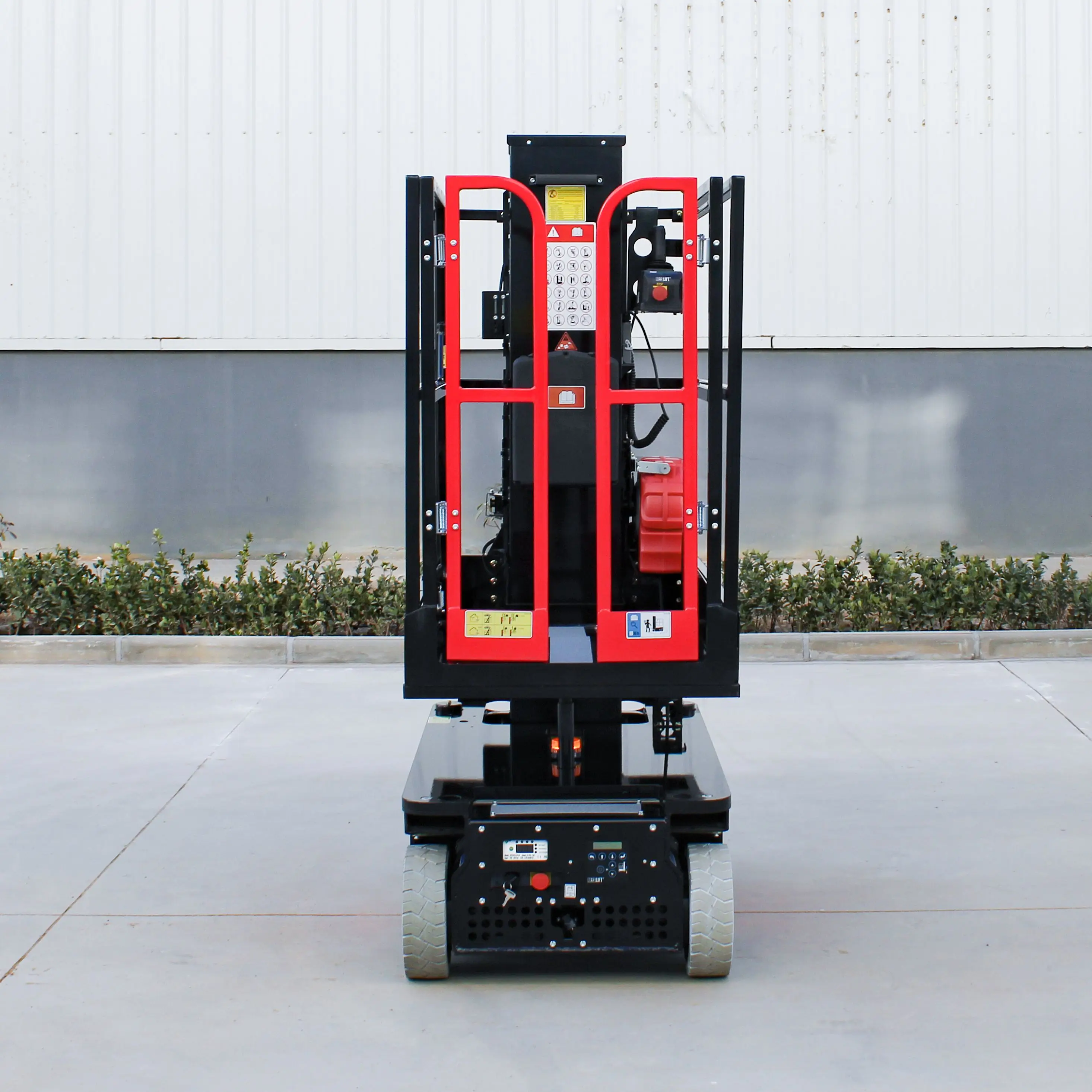 self-propelled oil free vertical mast AWMP6200 series aerial working platform
