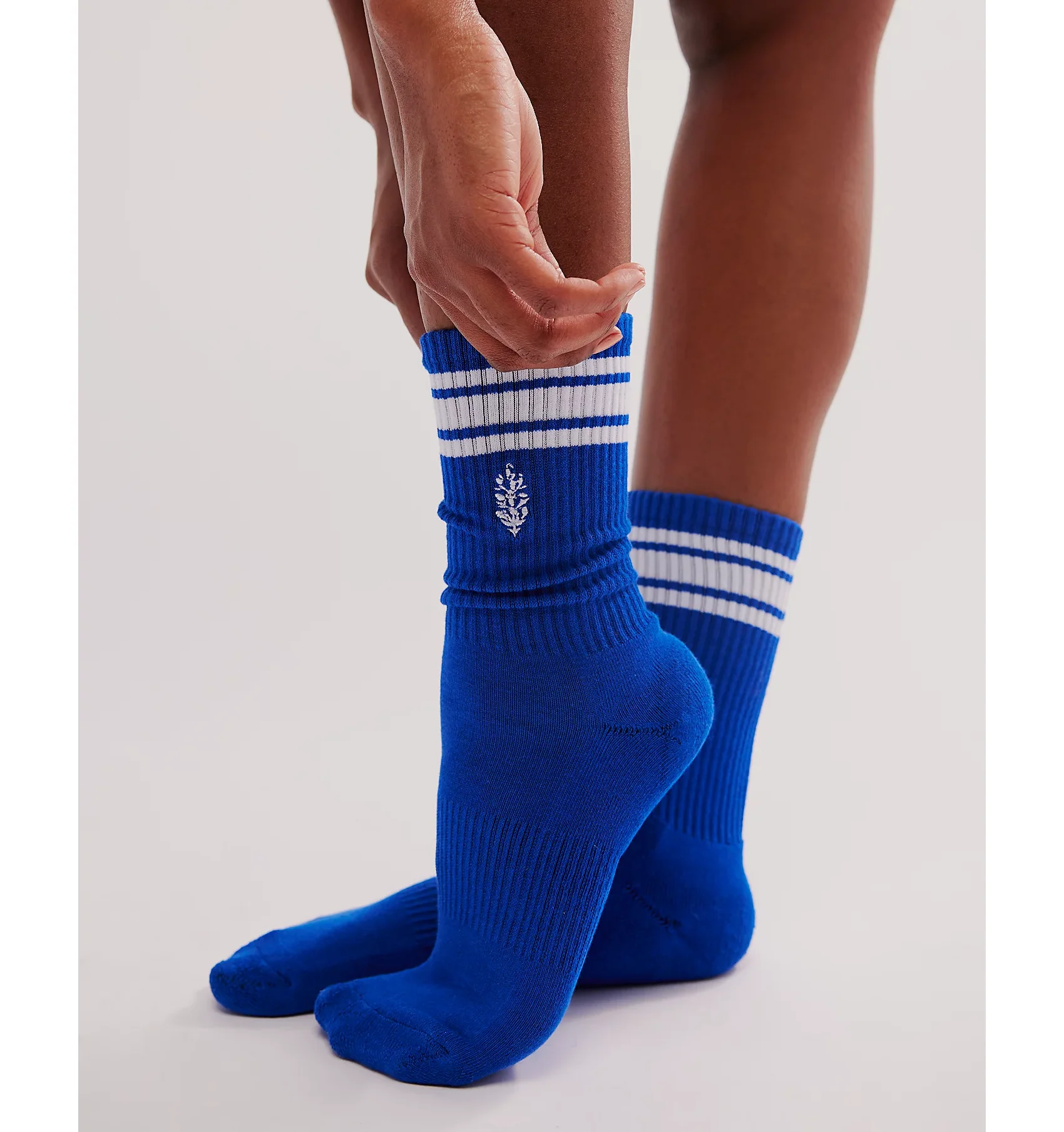 Wholesale Royal Blue Cotton Seamless Sport Tube Embroidery Logo Crew Socks